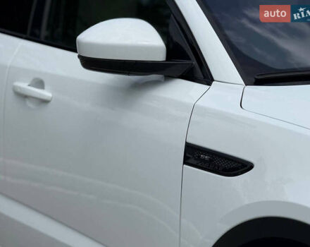 Белый Ягуар E-Pace, объемом двигателя 2 л и пробегом 38 тыс. км за 23900 $, фото 13 на Automoto.ua
