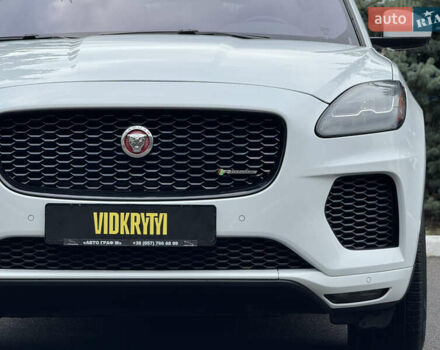 Белый Ягуар E-Pace, объемом двигателя 2 л и пробегом 38 тыс. км за 21500 $, фото 7 на Automoto.ua