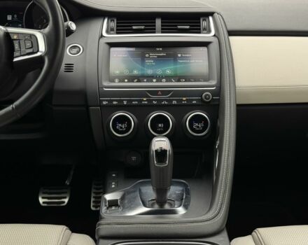 Белый Ягуар E-Pace, объемом двигателя 2 л и пробегом 38 тыс. км за 21500 $, фото 18 на Automoto.ua
