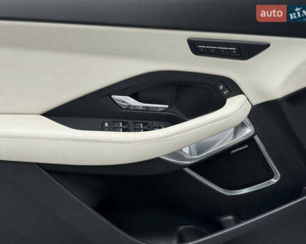 Белый Ягуар E-Pace, объемом двигателя 2 л и пробегом 38 тыс. км за 21500 $, фото 41 на Automoto.ua