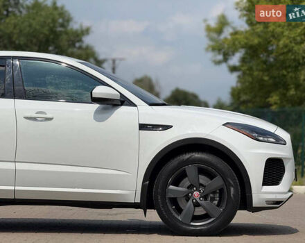 Белый Ягуар E-Pace, объемом двигателя 2 л и пробегом 38 тыс. км за 23900 $, фото 14 на Automoto.ua