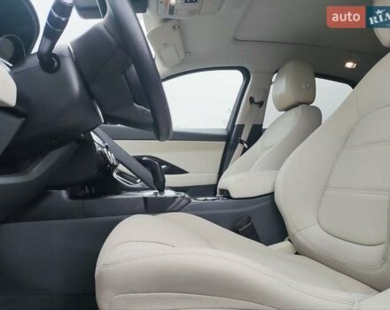Белый Ягуар E-Pace, объемом двигателя 2 л и пробегом 117 тыс. км за 18000 $, фото 27 на Automoto.ua