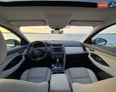 Белый Ягуар E-Pace, объемом двигателя 2 л и пробегом 38 тыс. км за 25000 $, фото 11 на Automoto.ua