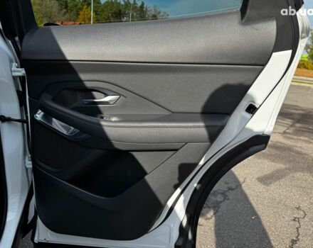 Белый Ягуар E-Pace, объемом двигателя 2 л и пробегом 59 тыс. км за 28490 $, фото 27 на Automoto.ua