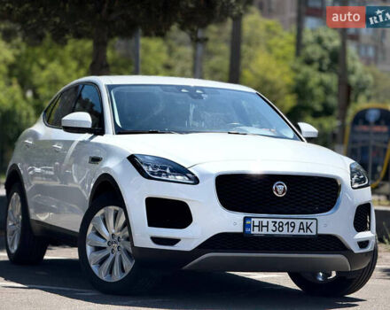 Белый Ягуар E-Pace, объемом двигателя 2 л и пробегом 72 тыс. км за 26500 $, фото 2 на Automoto.ua