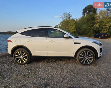 Белый Ягуар E-Pace, объемом двигателя 2 л и пробегом 38 тыс. км за 25000 $, фото 2 на Automoto.ua