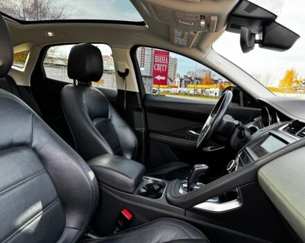Белый Ягуар E-Pace, объемом двигателя 2 л и пробегом 59 тыс. км за 28490 $, фото 32 на Automoto.ua