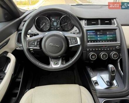 Белый Ягуар E-Pace, объемом двигателя 2 л и пробегом 38 тыс. км за 25350 $, фото 24 на Automoto.ua