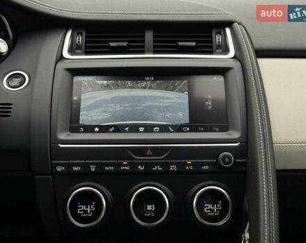 Белый Ягуар E-Pace, объемом двигателя 2 л и пробегом 38 тыс. км за 21500 $, фото 34 на Automoto.ua