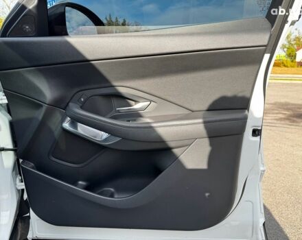 Белый Ягуар E-Pace, объемом двигателя 2 л и пробегом 59 тыс. км за 28490 $, фото 29 на Automoto.ua