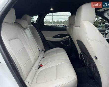 Белый Ягуар E-Pace, объемом двигателя 2 л и пробегом 38 тыс. км за 21500 $, фото 45 на Automoto.ua
