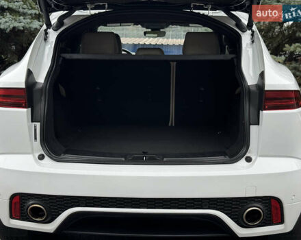 Белый Ягуар E-Pace, объемом двигателя 2 л и пробегом 38 тыс. км за 21500 $, фото 46 на Automoto.ua