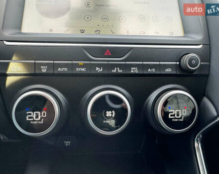 Білий Ягуар E-Pace, об'ємом двигуна 2 л та пробігом 59 тис. км за 28490 $, фото 19 на Automoto.ua