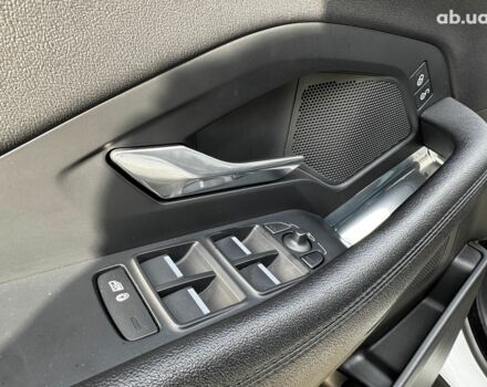 Белый Ягуар E-Pace, объемом двигателя 2 л и пробегом 59 тыс. км за 28490 $, фото 12 на Automoto.ua