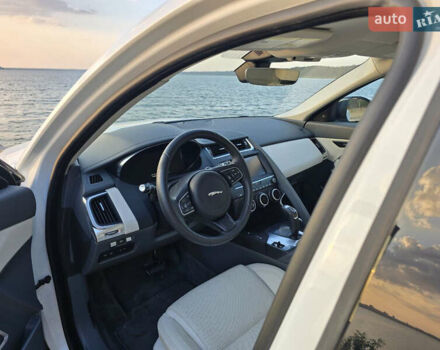 Білий Ягуар E-Pace, об'ємом двигуна 2 л та пробігом 35 тис. км за 28000 $, фото 9 на Automoto.ua