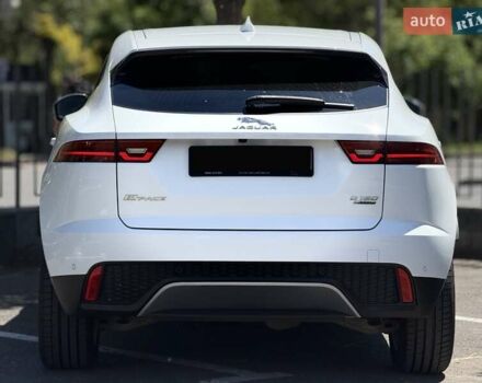 Білий Ягуар E-Pace, об'ємом двигуна 2 л та пробігом 72 тис. км за 26999 $, фото 4 на Automoto.ua