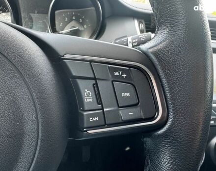 Белый Ягуар E-Pace, объемом двигателя 2 л и пробегом 59 тыс. км за 28490 $, фото 16 на Automoto.ua