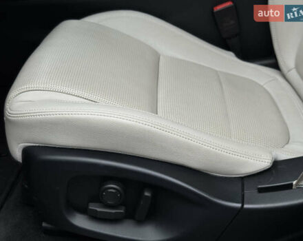 Белый Ягуар E-Pace, объемом двигателя 2 л и пробегом 38 тыс. км за 21500 $, фото 39 на Automoto.ua