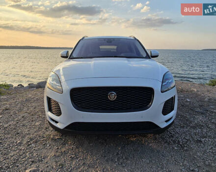 Белый Ягуар E-Pace, объемом двигателя 2 л и пробегом 38 тыс. км за 25000 $, фото 3 на Automoto.ua