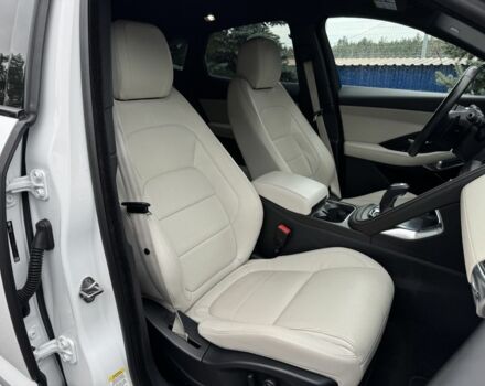 Белый Ягуар E-Pace, объемом двигателя 2 л и пробегом 38 тыс. км за 21500 $, фото 22 на Automoto.ua