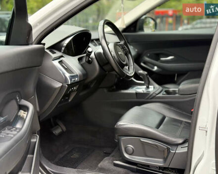 Белый Ягуар E-Pace, объемом двигателя 2 л и пробегом 72 тыс. км за 26100 $, фото 8 на Automoto.ua