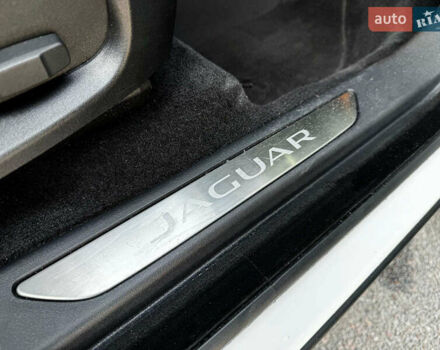 Білий Ягуар E-Pace, об'ємом двигуна 2 л та пробігом 59 тис. км за 28490 $, фото 31 на Automoto.ua