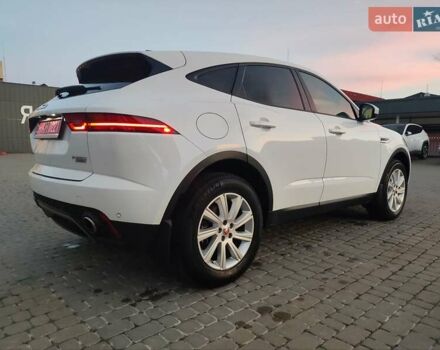Белый Ягуар E-Pace, объемом двигателя 2 л и пробегом 117 тыс. км за 18850 $, фото 7 на Automoto.ua