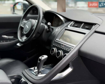 Белый Ягуар E-Pace, объемом двигателя 2 л и пробегом 72 тыс. км за 26500 $, фото 11 на Automoto.ua