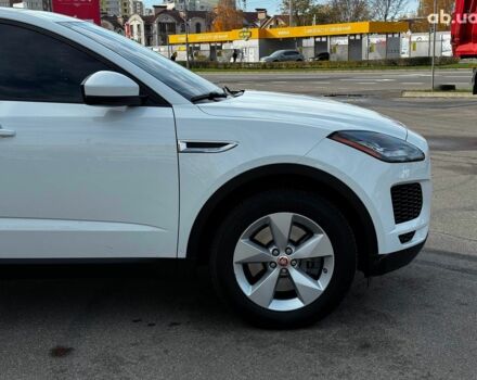 Белый Ягуар E-Pace, объемом двигателя 2 л и пробегом 59 тыс. км за 28490 $, фото 4 на Automoto.ua