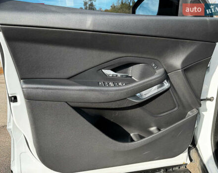 Білий Ягуар E-Pace, об'ємом двигуна 2 л та пробігом 59 тис. км за 28490 $, фото 9 на Automoto.ua