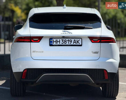 Белый Ягуар E-Pace, объемом двигателя 2 л и пробегом 72 тыс. км за 26500 $, фото 4 на Automoto.ua