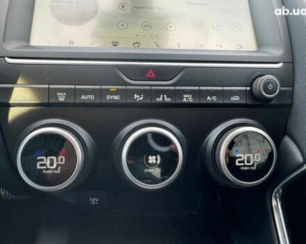 Белый Ягуар E-Pace, объемом двигателя 2 л и пробегом 59 тыс. км за 28490 $, фото 20 на Automoto.ua