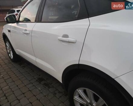Белый Ягуар E-Pace, объемом двигателя 2 л и пробегом 117 тыс. км за 18850 $, фото 19 на Automoto.ua