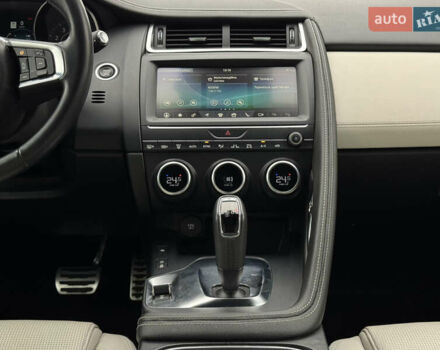 Белый Ягуар E-Pace, объемом двигателя 2 л и пробегом 38 тыс. км за 21500 $, фото 32 на Automoto.ua