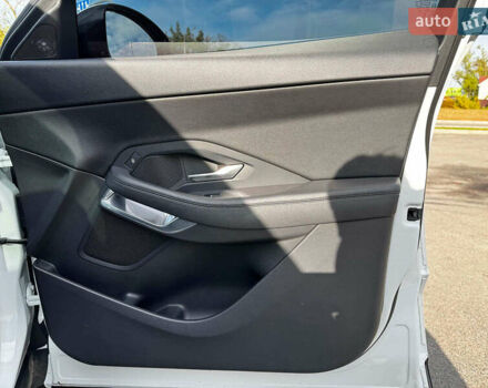 Білий Ягуар E-Pace, об'ємом двигуна 2 л та пробігом 59 тис. км за 28490 $, фото 28 на Automoto.ua