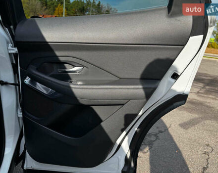 Білий Ягуар E-Pace, об'ємом двигуна 2 л та пробігом 59 тис. км за 28490 $, фото 26 на Automoto.ua