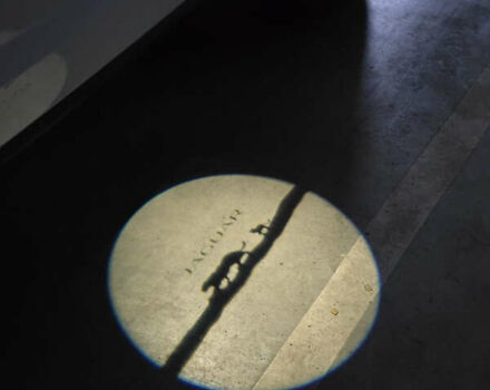 Белый Ягуар E-Pace, объемом двигателя 2 л и пробегом 38 тыс. км за 25000 $, фото 19 на Automoto.ua