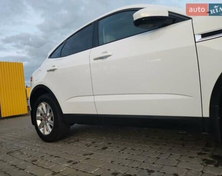 Белый Ягуар E-Pace, объемом двигателя 2 л и пробегом 117 тыс. км за 18850 $, фото 15 на Automoto.ua