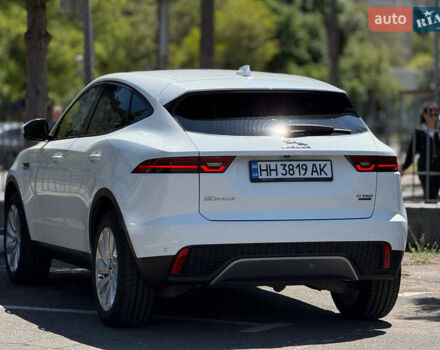 Белый Ягуар E-Pace, объемом двигателя 2 л и пробегом 72 тыс. км за 26100 $, фото 3 на Automoto.ua