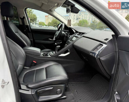 Белый Ягуар E-Pace, объемом двигателя 2 л и пробегом 72 тыс. км за 26500 $, фото 13 на Automoto.ua