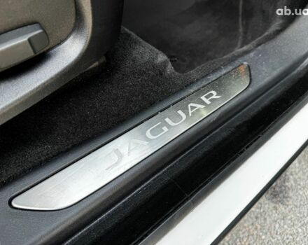 Белый Ягуар E-Pace, объемом двигателя 2 л и пробегом 59 тыс. км за 28490 $, фото 33 на Automoto.ua