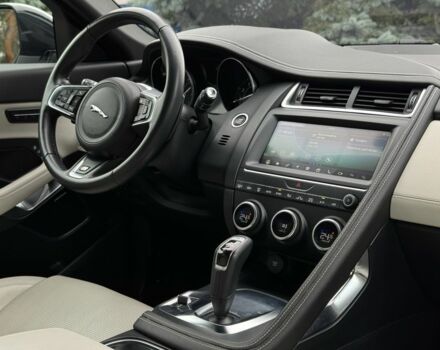 Белый Ягуар E-Pace, объемом двигателя 2 л и пробегом 38 тыс. км за 21500 $, фото 17 на Automoto.ua