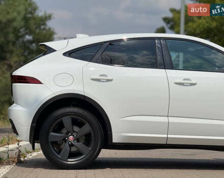 Белый Ягуар E-Pace, объемом двигателя 2 л и пробегом 38 тыс. км за 23900 $, фото 15 на Automoto.ua
