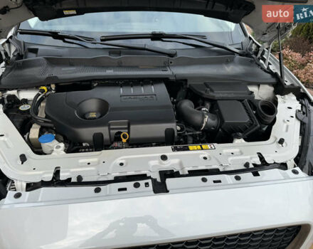 Белый Ягуар E-Pace, объемом двигателя 2 л и пробегом 98 тыс. км за 21500 $, фото 12 на Automoto.ua