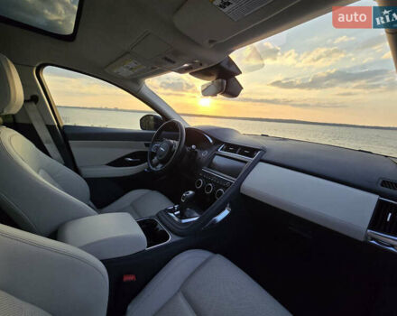 Белый Ягуар E-Pace, объемом двигателя 2 л и пробегом 38 тыс. км за 25000 $, фото 12 на Automoto.ua