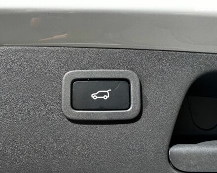 Белый Ягуар E-Pace, объемом двигателя 2 л и пробегом 59 тыс. км за 28490 $, фото 9 на Automoto.ua