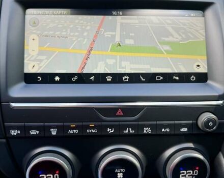 Белый Ягуар E-Pace, объемом двигателя 2 л и пробегом 57 тыс. км за 33900 $, фото 55 на Automoto.ua