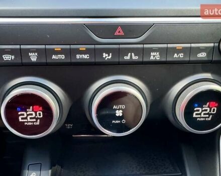 Белый Ягуар E-Pace, объемом двигателя 2 л и пробегом 57 тыс. км за 33900 $, фото 54 на Automoto.ua