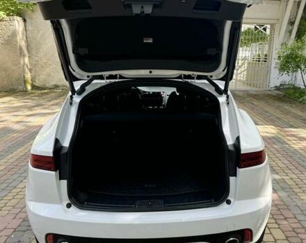 Белый Ягуар E-Pace, объемом двигателя 2 л и пробегом 57 тыс. км за 33900 $, фото 61 на Automoto.ua