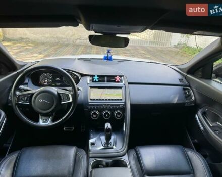 Белый Ягуар E-Pace, объемом двигателя 2 л и пробегом 57 тыс. км за 33900 $, фото 39 на Automoto.ua